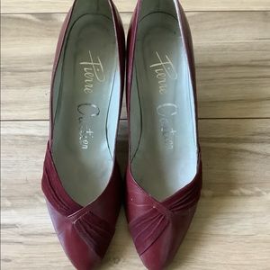 Vintage Burgundy red leather 2.75” heels size 5